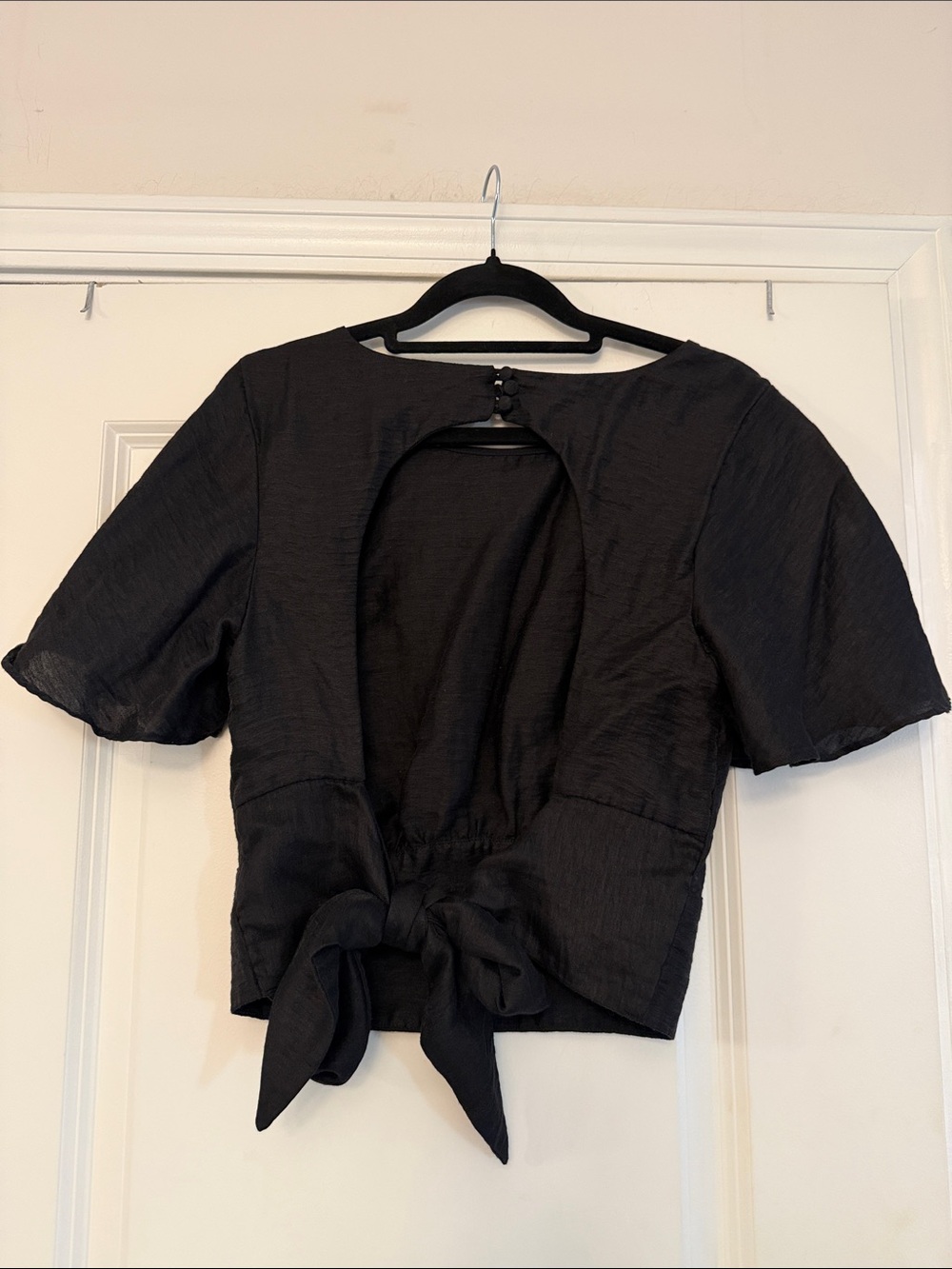 Free People Backless Black Short Flutter Sleeve Tie-Back Crop Top - Picture 3 of 3